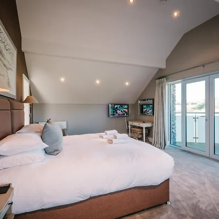 The Penthouse @ Carus * Κένταλ