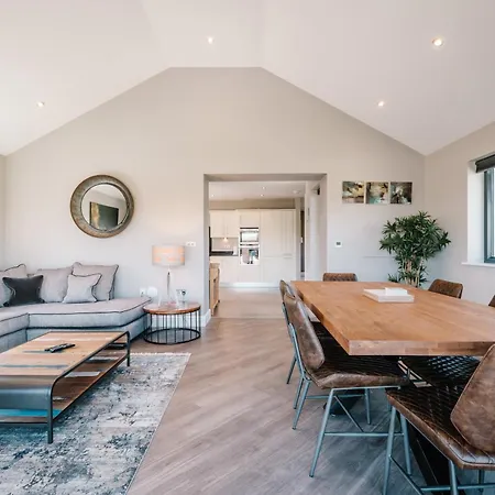 The Penthouse @ Carus Κένταλ